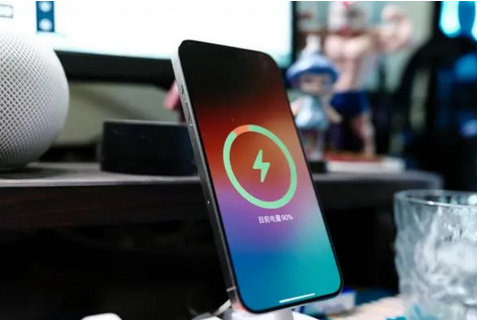 延川苹果15换屏服务分享用什么充电器给iPhone15充电更好 